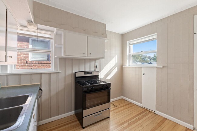 Building Photo - 5352 Itaska St