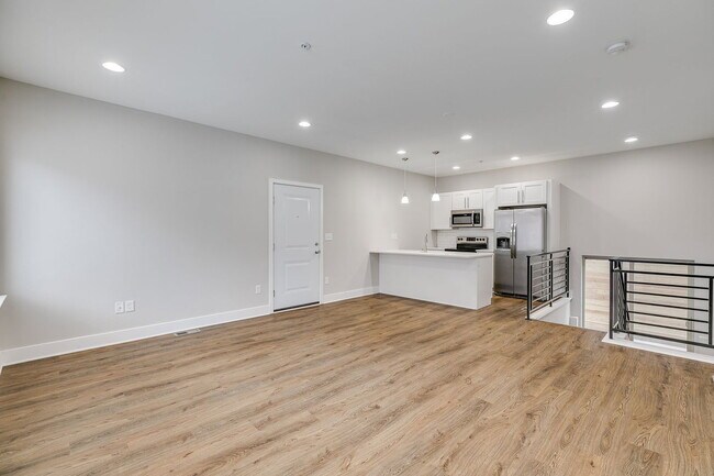 Building Photo - 2630 Annin St