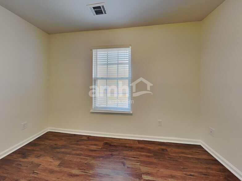 Building Photo - 219 Chandeleur Dr