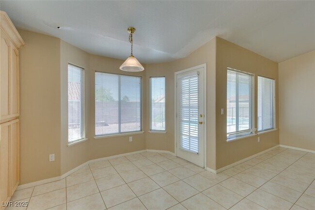 Building Photo - 1744 Knotty Pine