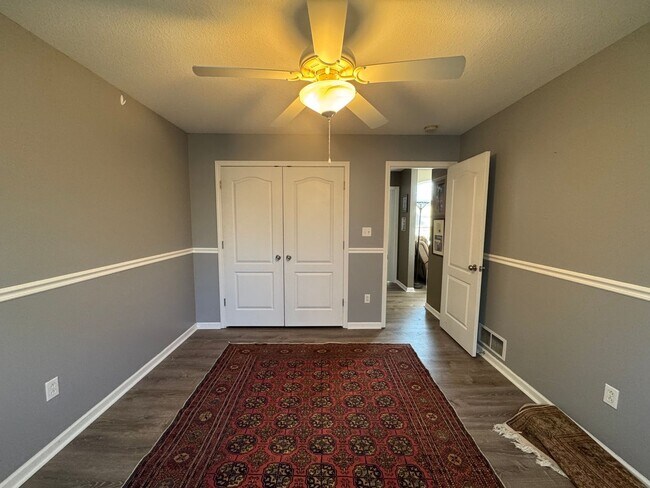 Building Photo - 3 Bedroom Home Furnished or unfurnished available
