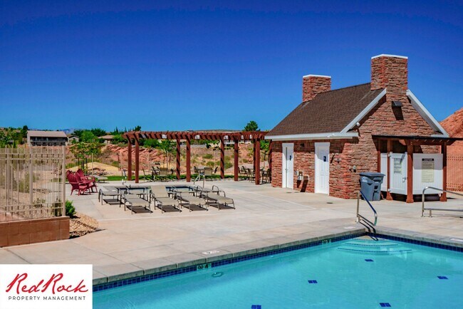 Building Photo - Dog Friendly, Pleasant 4 Bedroom, 2.5 Bathroom Townhome