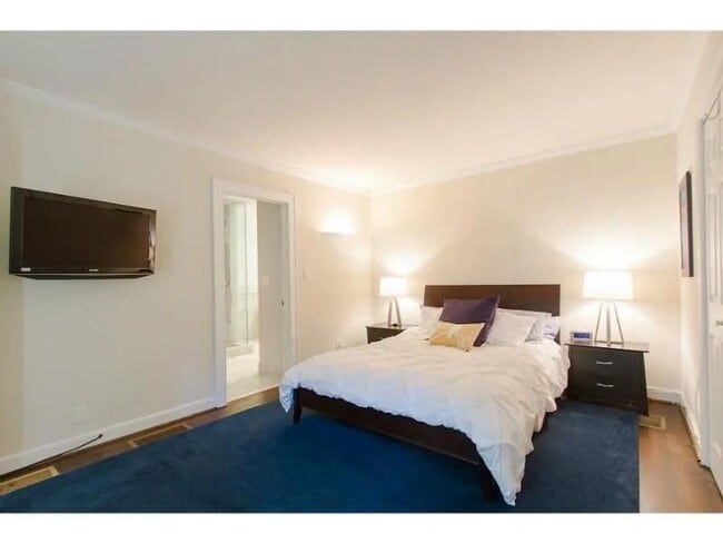 Building Photo - 1916 Greystone Rd NW