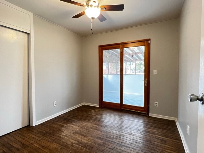 Building Photo - 3BR 1BA in Shady Lane - Covered Rear Porch and Covered Parking