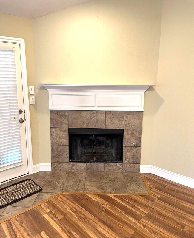 Building Photo - $500 off first months rent with Move in by...
