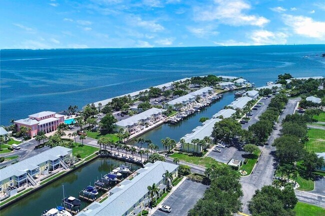 Building Photo - 3873 Pompano Dr SE