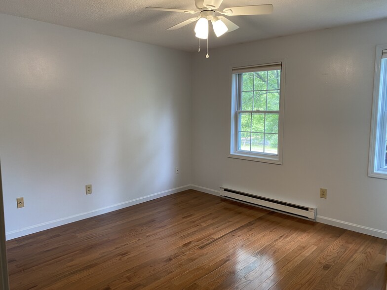 Building Photo - 252 Twin Oaks Ter