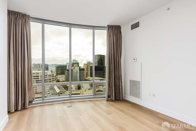 Building Photo - 333 1st St