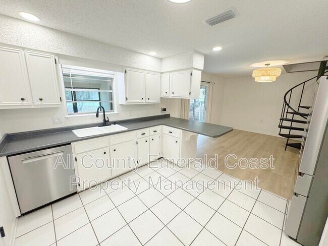 Building Photo - 504 Kelly St