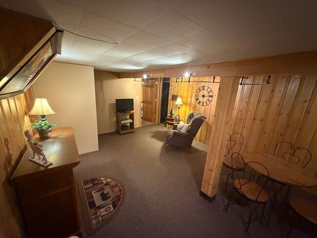 Building Photo - Charming 3 Bed / 1 Bath Home in Mt. Greenwood – Available Now!