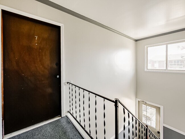 Building Photo - 125 E Van Riper Rd