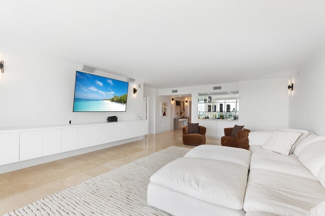 Building Photo - 20201 E Country Club Dr