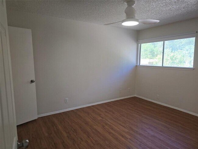 Building Photo - 7108 Creekside Dr