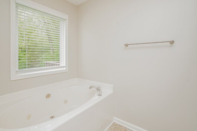 Building Photo - 151 Braxton Ln E