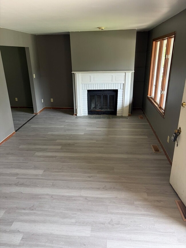 Building Photo - 11104 North Oakwood Drive