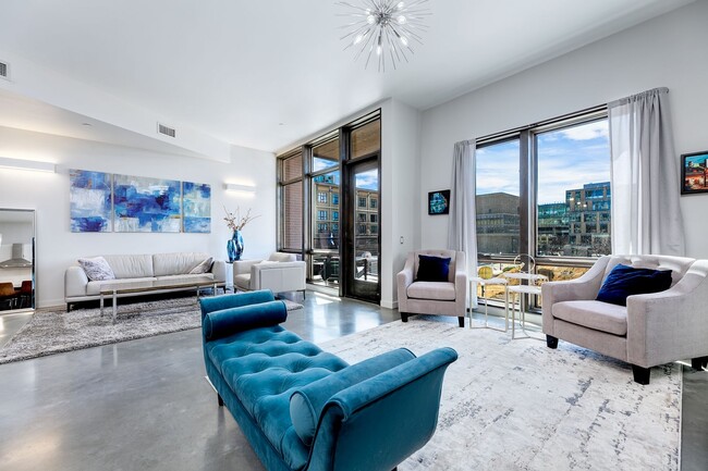 Building Photo - FULLY FURNISHED LUXURY DOWNTOWN LIVING AT ...