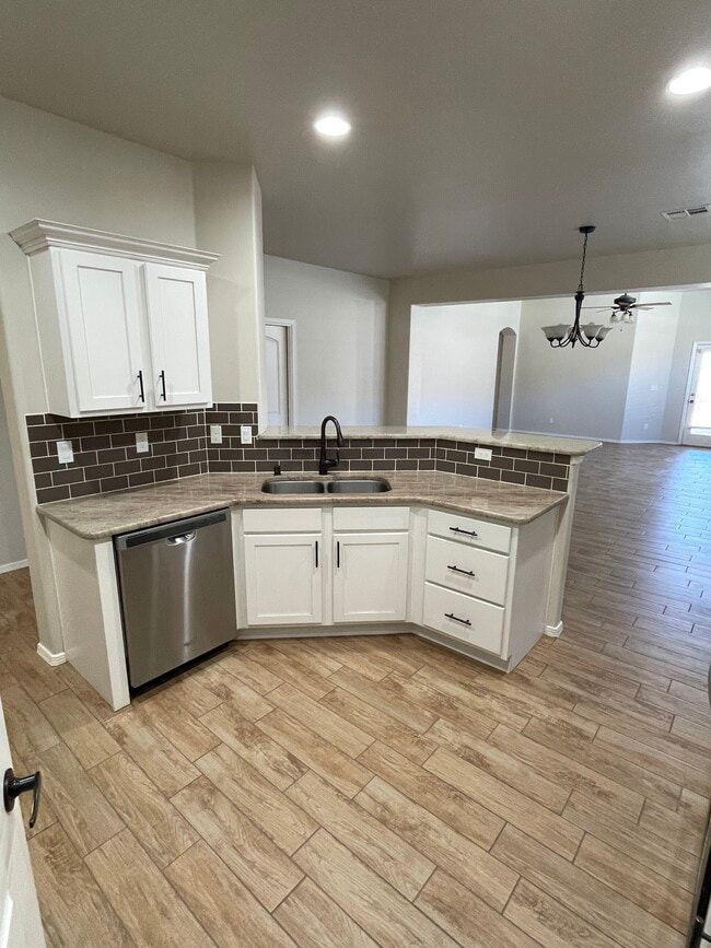 Building Photo - 3933 Agua Duro Dr