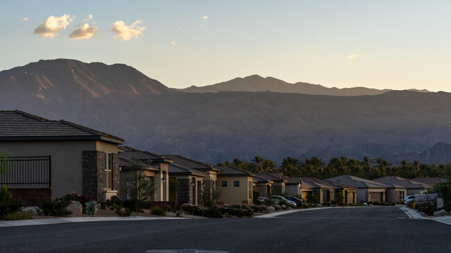 Building Photo - 51725 Pinnacle Vis Dr