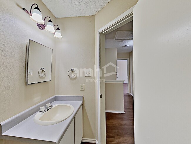 Building Photo - 8131 Cheryl Meadow Dr