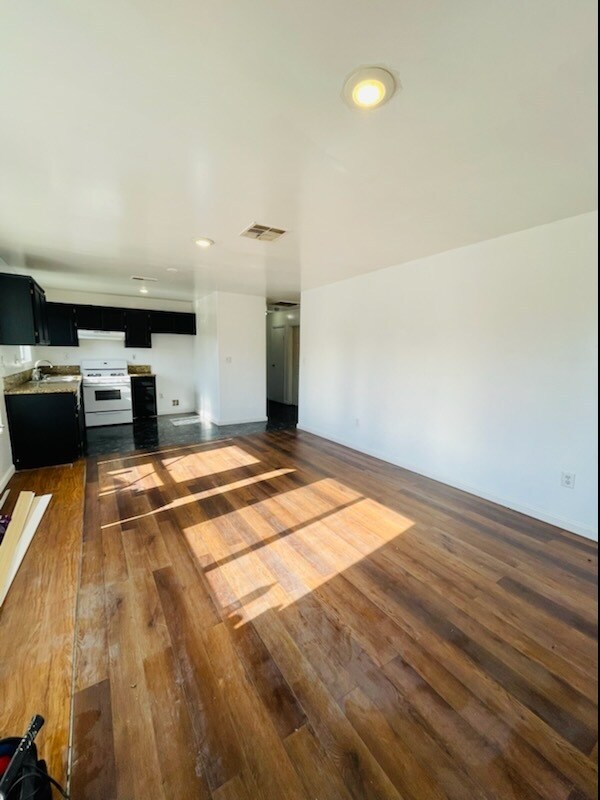 Building Photo - 326 Beardsley Ave