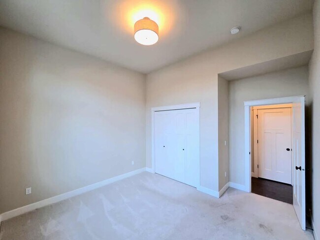 Building Photo - Large 3 bedroom, 3 bath newer build in sought after East Wenatchee neighborhood!