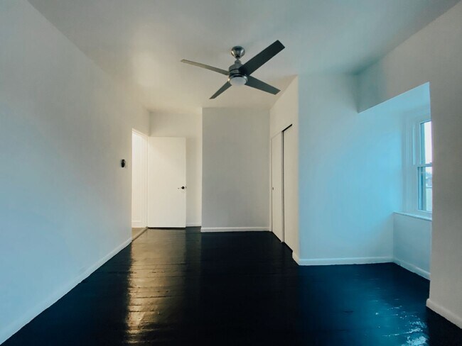 Building Photo - NEWLY RENOVATED 2 BEDROOM IN THE HEART OF BLOOMFIELD!