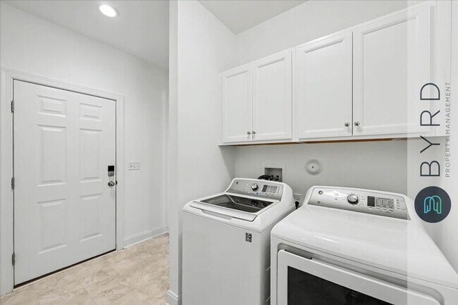 Building Photo - 9001 Sharpe Ct