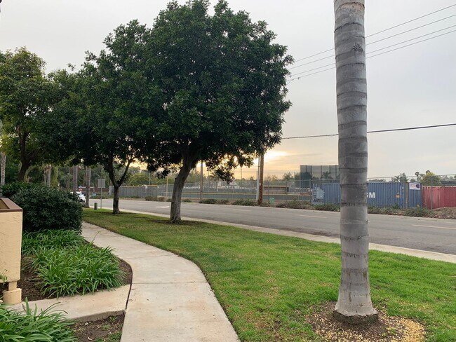 Building Photo - Convenient location!! Upper 1 bedroom clos...