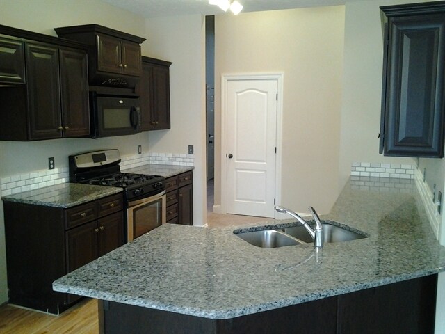 Building Photo - 824 Daybreak Dr