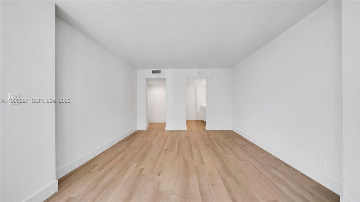 Building Photo - 555 NE 34th St