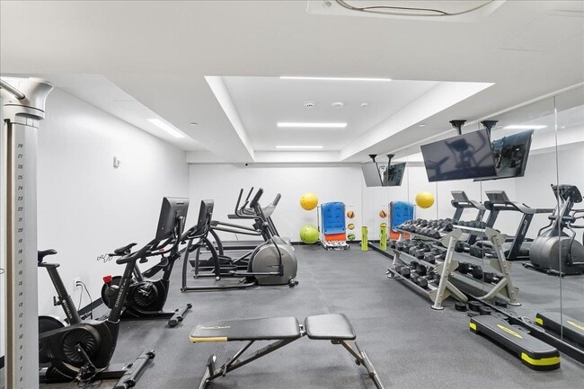 Building Photo - 190 Academy St