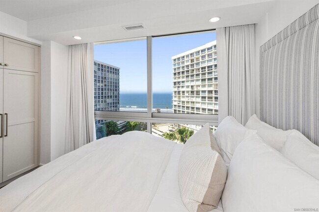 Building Photo - 1710 Avenida Del Mundo