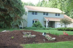 Building Photo - 12 Cedarcrest Dr