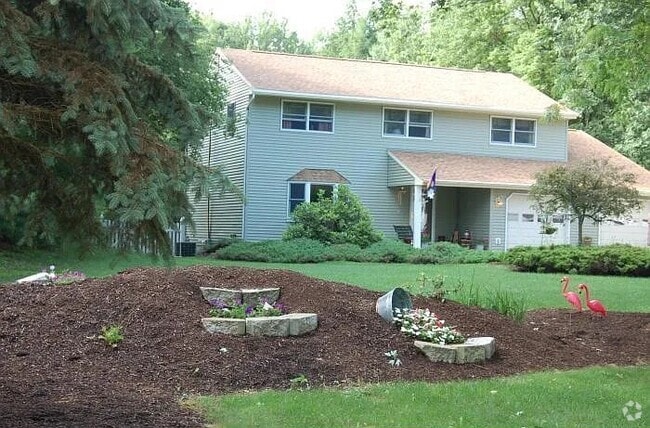 Building Photo - 12 Cedarcrest Dr