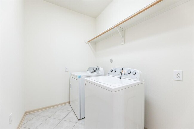 Building Photo - 17826 Island Spring Ln