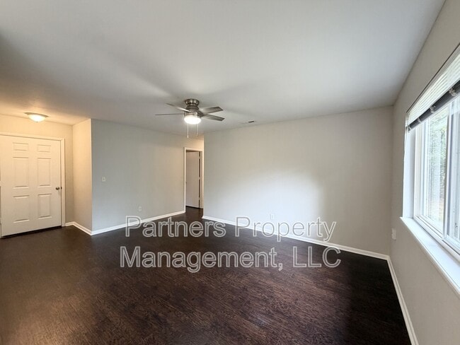 Building Photo - 408 W Nightingale Cir