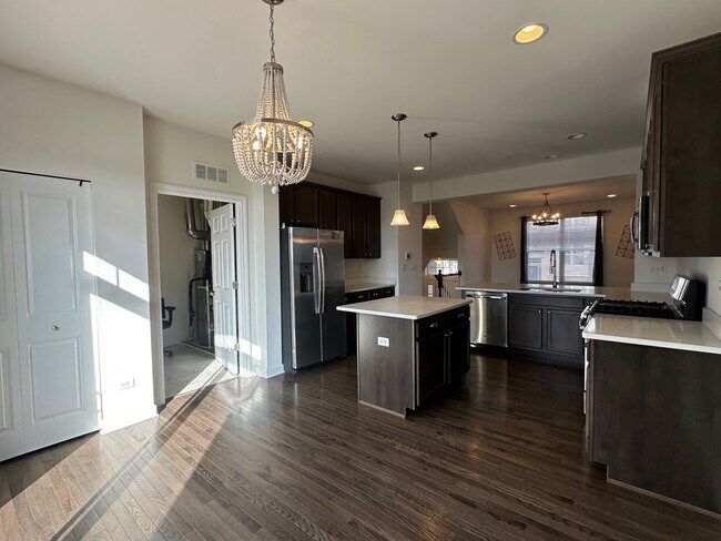 Building Photo - 1423 N Charles Ave