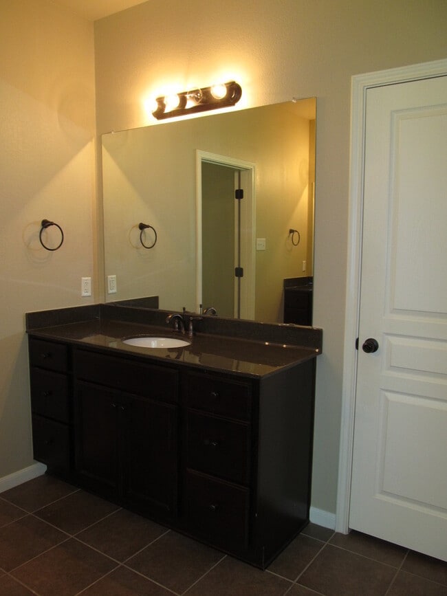 Building Photo - 2515 Twin Ridge Ct