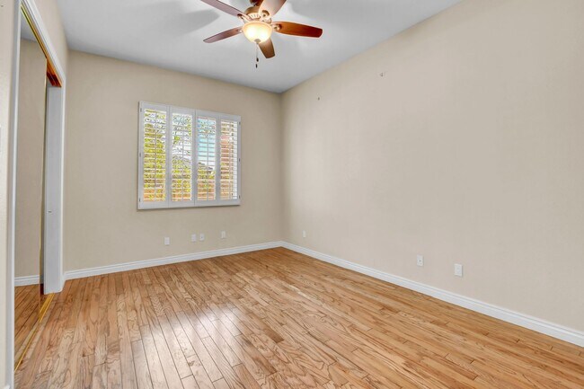 Building Photo - Single Story in Country Club Hills!