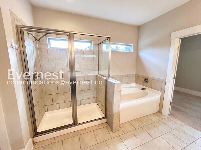 Building Photo - 6010 Winding Lakes Dr