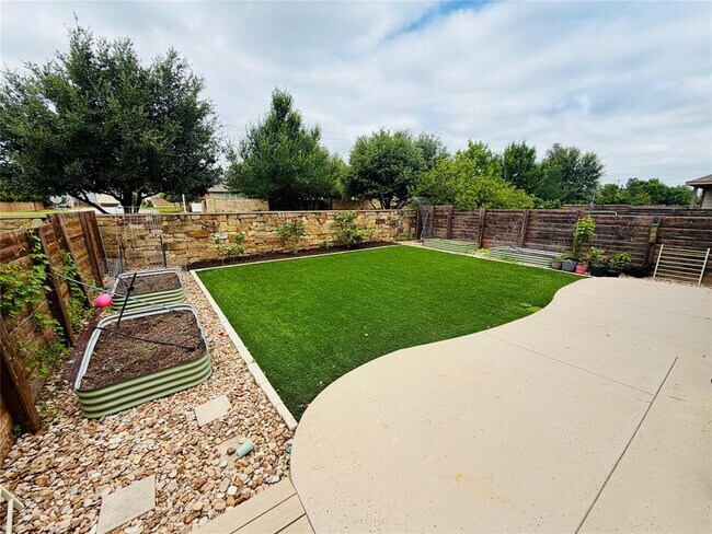 Building Photo - 13904 Osmarea Dr