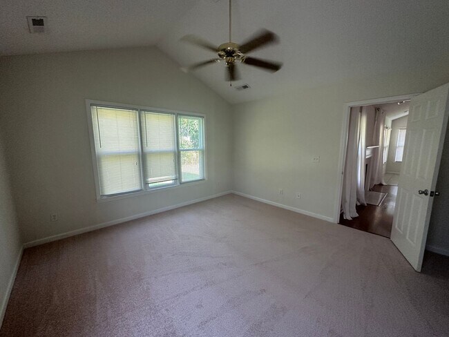 Building Photo - 633 N Hampton Rd