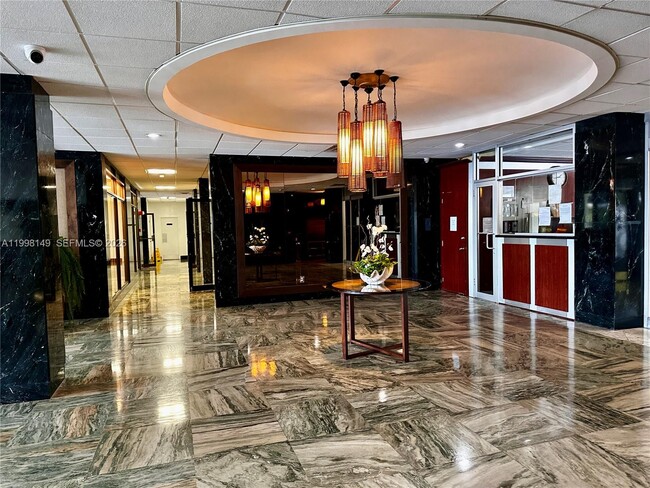 Building Photo - 500 Bayview Dr