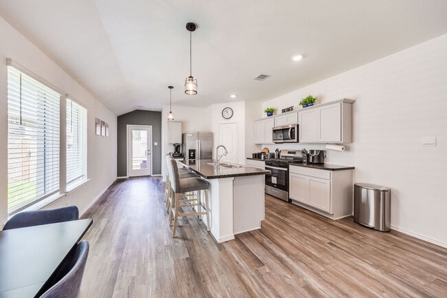 Building Photo - 6055 Diamond Vis Ct