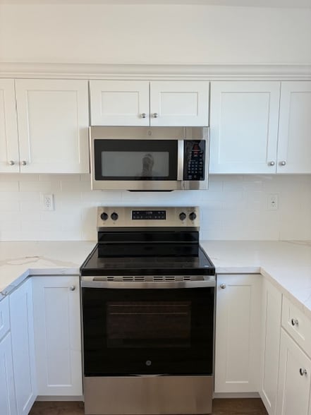 Building Photo - 447 W 74th St