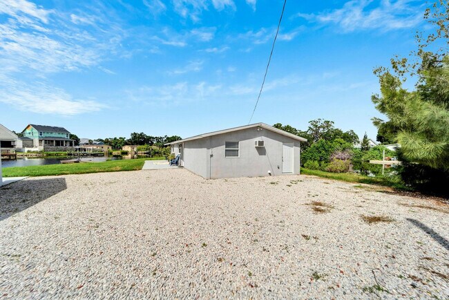 Building Photo - 8820 Rocky Creek Dr