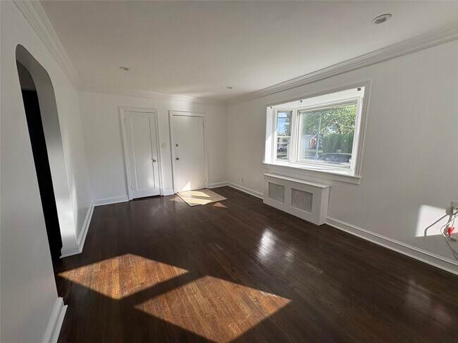 Building Photo - 75-5 254th St