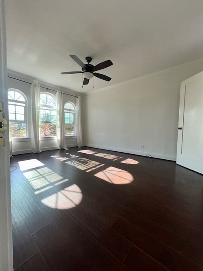 Building Photo - Beautiful Spacious 2Bd/2Bth with Bonus Family Room