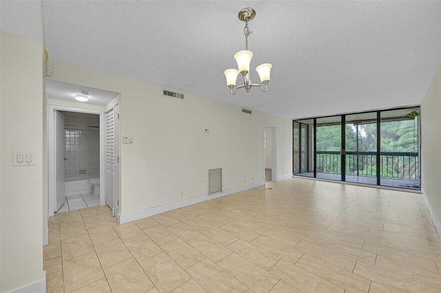 Building Photo - 8415 Forest Hills Dr