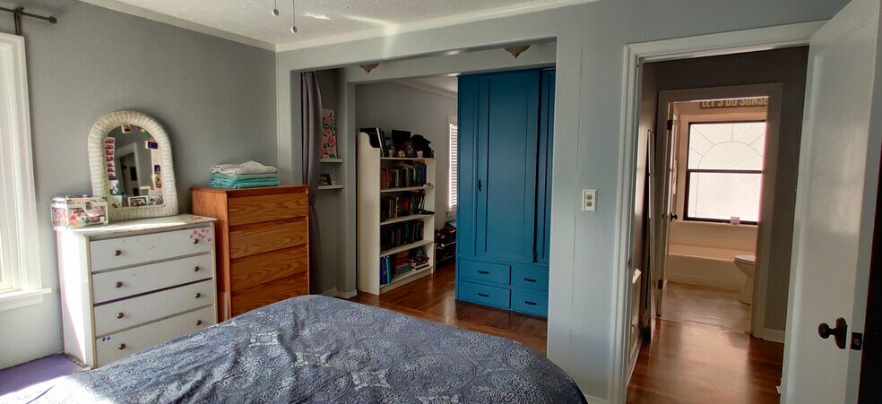 Building Photo - 822 CC St